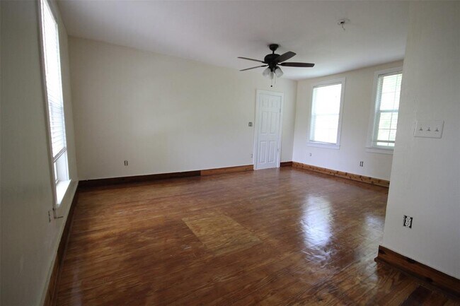 property at 904 Possum Trot St