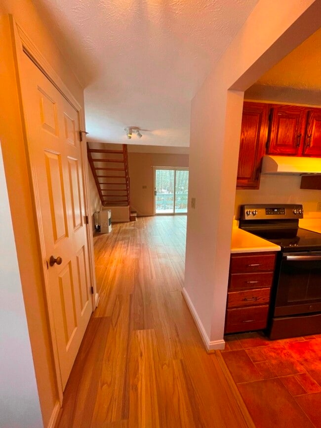 2 Chickadee Ln, Unit 2 in Kennebunk, ME - Foto de edificio - Building Photo