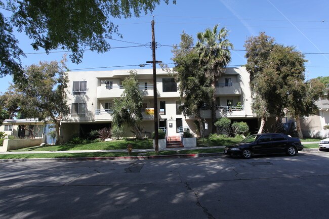 Alabama Apartments in Canoga Park, CA - Building Photo - Building Photo