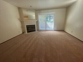 5 Crystal Gate Common in Hayward, CA - Building Photo - Building Photo
