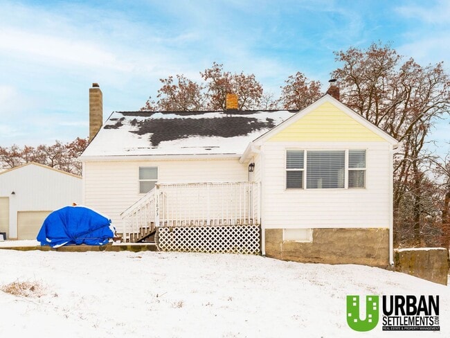 property at 11823 W Hunt Rd