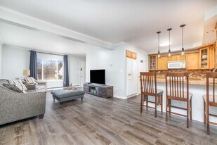 15 Lake Dr in Berlin, CT - Building Photo