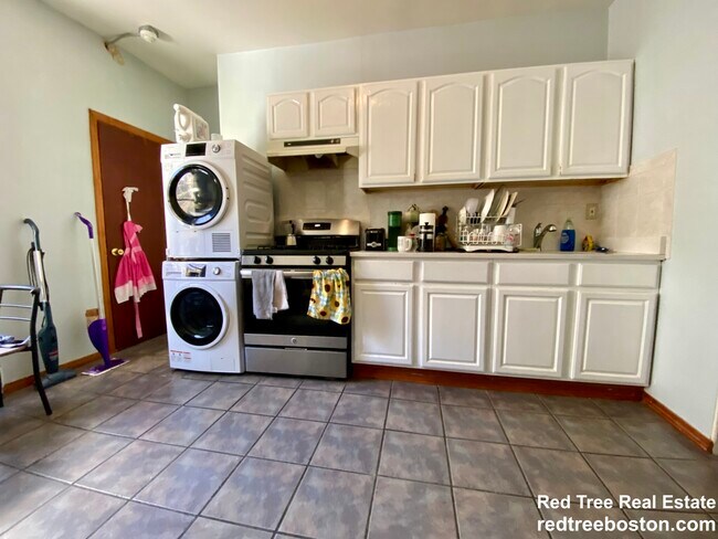 64 1/2 Day St, Unit 1 in Boston, MA - Building Photo - Building Photo