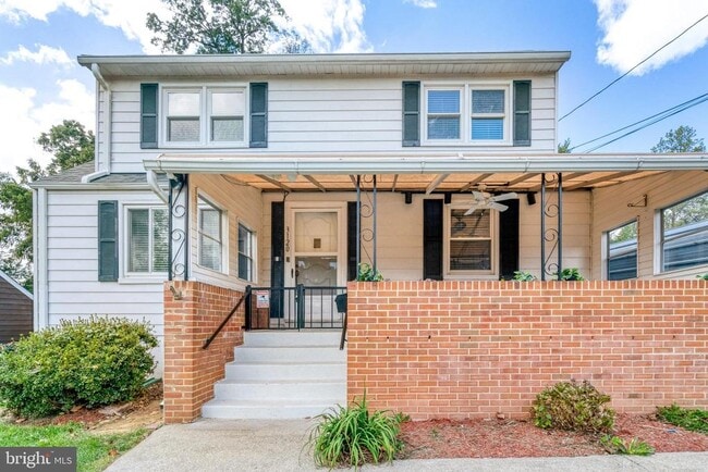 property at 3120 Chepstow Ln
