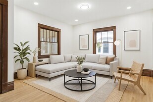 712 Cedar Lake Rd S in Minneapolis, MN - Building Photo