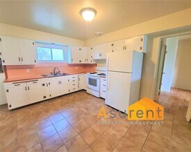 1124 Murray Ave in Medford, OR - Foto de edificio - Building Photo