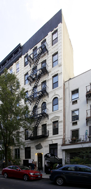 516 E 11th St in New York, NY - Building Photo