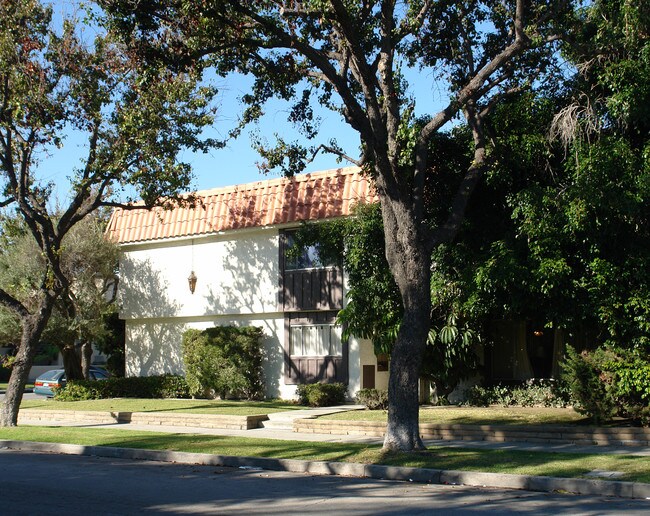 3651 Howard Ave in Los Alamitos, CA - Foto de edificio - Building Photo