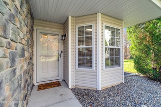 11 Saratoga Ct in Tinton Falls, NJ - Building Photo - Building Photo