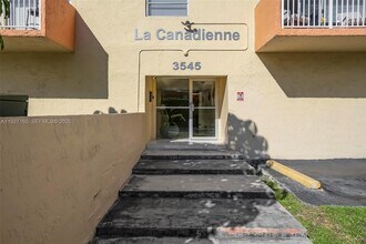 3545 NE 167th St in Miami, FL - Building Photo - Building Photo