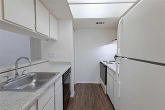 3600 Greystone Dr in Austin, TX - Building Photo - Building Photo