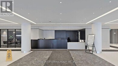 30 Upper Mall Wy in Vaughan, ON - Building Photo - Building Photo