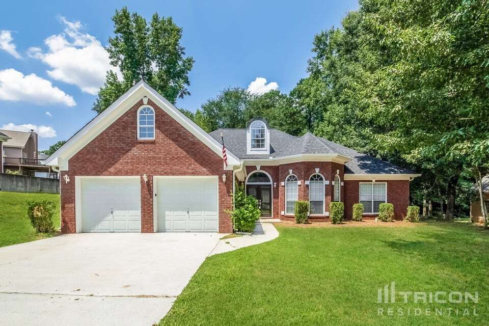 325 Wisteria Blvd in Covington, GA - Building Photo