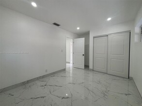 1112 NE 2nd Ct in Hallandale Beach, FL - Building Photo - Building Photo