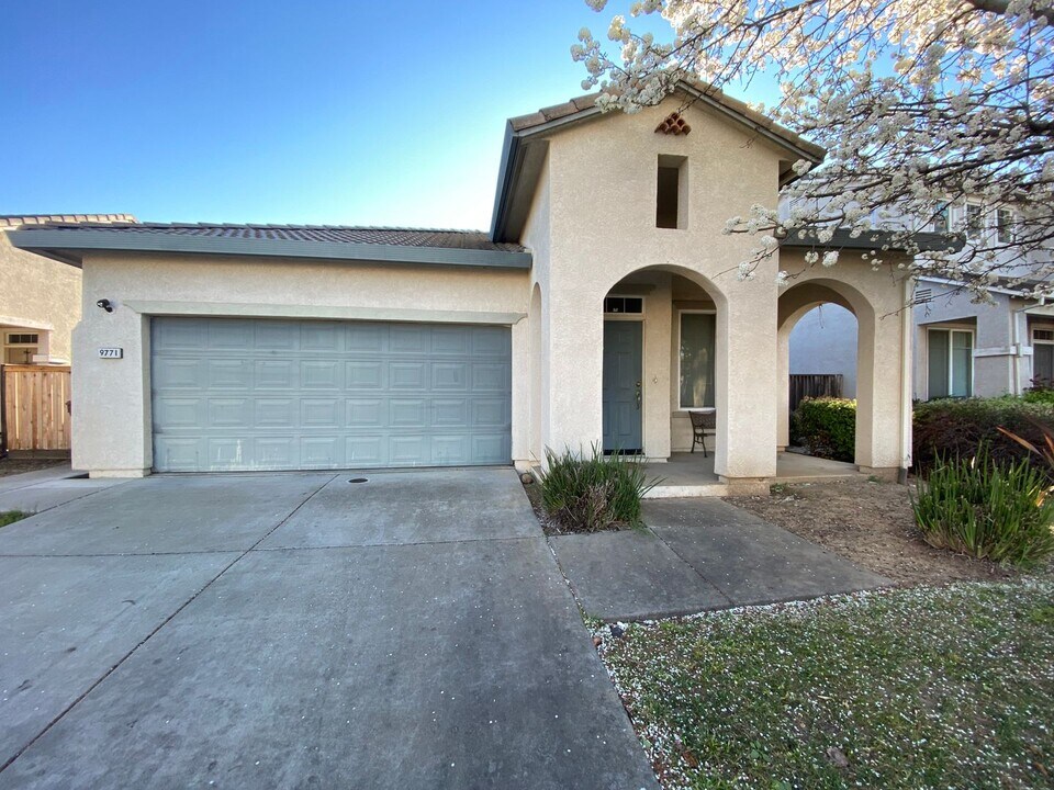 9771 Cervelli Way in Elk Grove, CA - Building Photo
