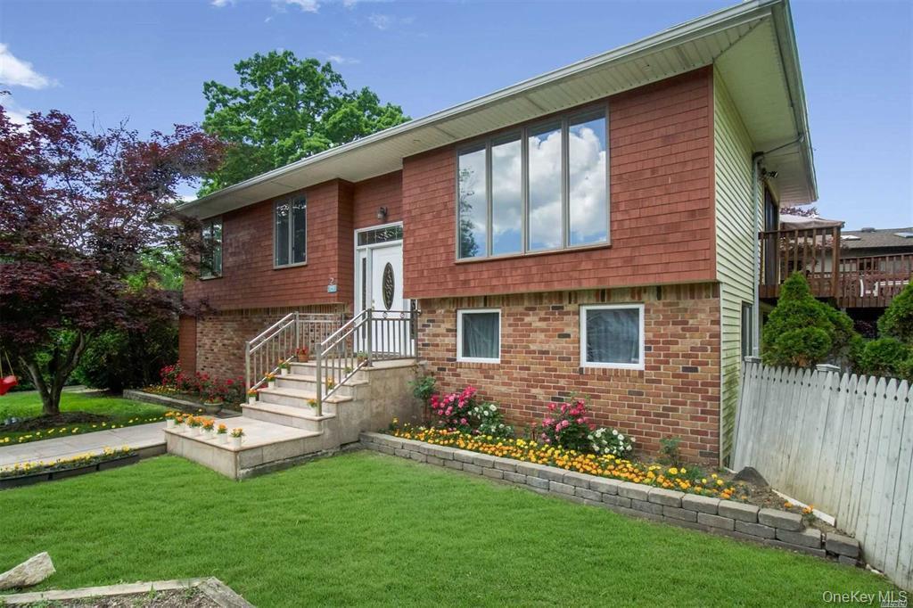2 Thorne Ct in Bethpage, NY - Foto de edificio