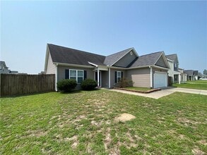 2109 Sir Michael Dr in Hope Mills, NC - Building Photo - Building Photo