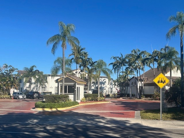 9741 Fontainebleau Blvd, Unit 202 in Miami, FL - Building Photo - Building Photo