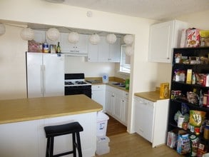 6665 Del Playa Dr in Goleta, CA - Building Photo - Interior Photo
