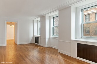 3730 N Lake Shore Dr, Unit 1A in Chicago, IL - Building Photo - Building Photo