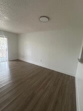 4334 NW 9th Ave in Pompano Beach, FL - Foto de edificio - Building Photo