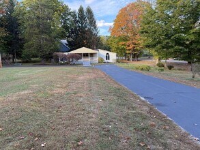 6 Stock Farm Rd in Sudbury, MA - Foto de edificio - Building Photo