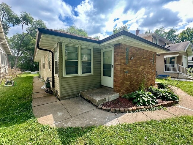 property at 1824-1826 N Irving Ave