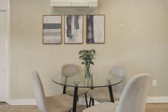 4934 Kingston Ave in Lisle, IL - Foto de edificio - Building Photo