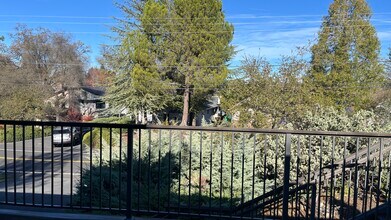 12003 Lakeshore S in Auburn, CA - Building Photo - Building Photo