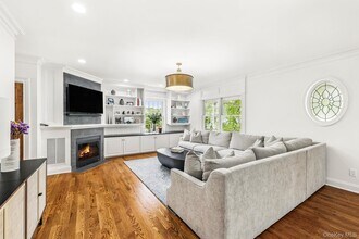 10 Nautilus Pl in New Rochelle, NY - Building Photo - Building Photo