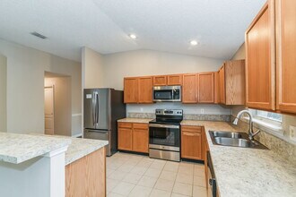 295 Turtle Dove Dr in Orange Park, FL - Foto de edificio - Building Photo