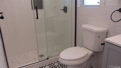 367 Columbus Pkwy in Mineola, NY - Building Photo - Building Photo