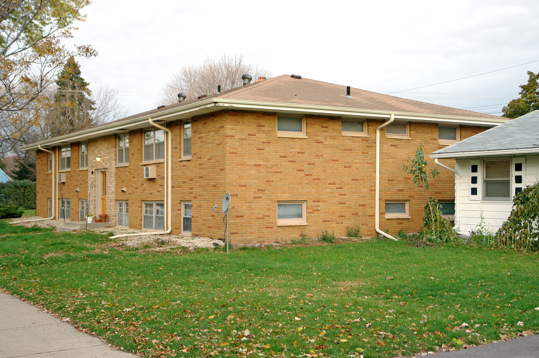 1485 Ivy Ave E in St. Paul, MN - Foto de edificio