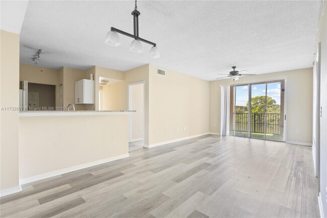 2090 W Preserve Way, Unit 202 in Miramar, FL - Building Photo - Building Photo