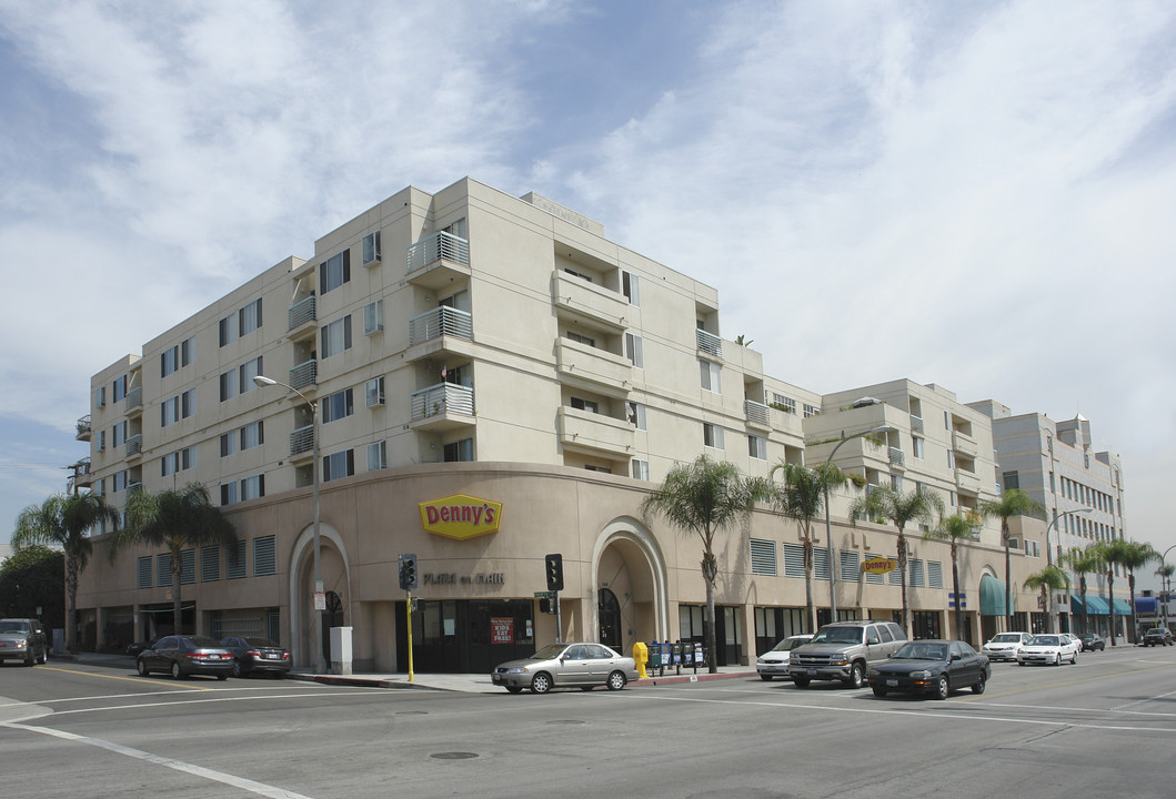 Plaza on Main Apartments in Alhambra, CA - Building Photo