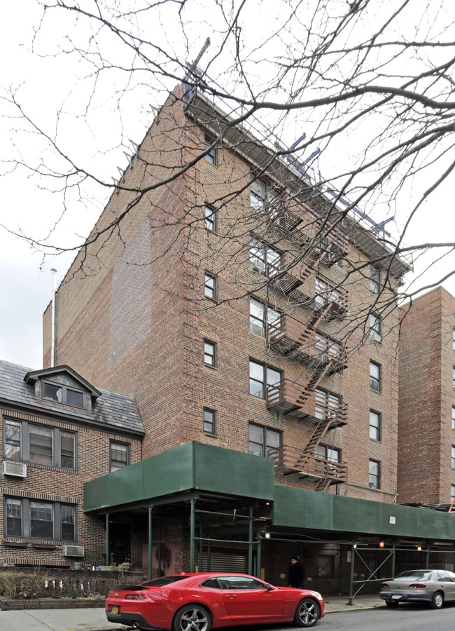39-89 50th Street in Long Island City, NY - Building Photo - Building Photo