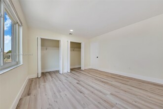2942 SW 25th St in Miami, FL - Building Photo - Building Photo