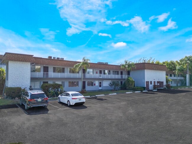 2878 Donnelly Dr in Atlantis, FL - Building Photo - Building Photo