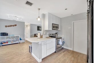 3241 SW 19th St in Fort Lauderdale, FL - Foto de edificio - Building Photo