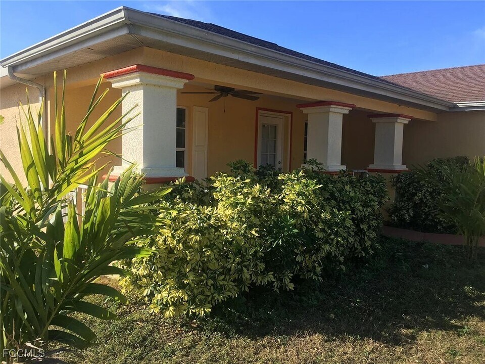 2224 NE 28th St in Cape Coral, FL - Building Photo
