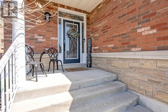 5447 Freshwater Dr in Mississauga, ON - Building Photo - Building Photo