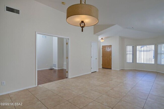 2065 W 3 Oaks Dr in Tucson, AZ - Building Photo - Building Photo