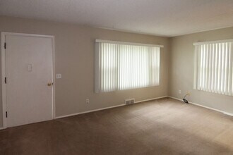 1630 Morningside Dr in Iowa City, IA - Building Photo - Building Photo