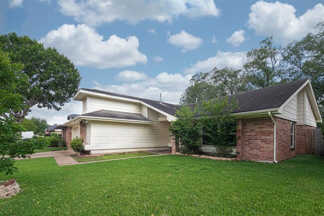 3219 The Highlands Dr in Sugar Land, TX - Building Photo - Building Photo