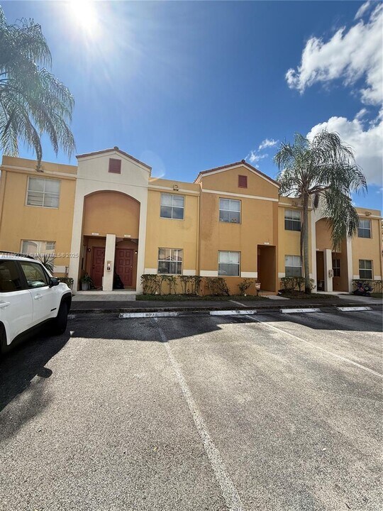 3873 NW 90th Ave in Sunrise, FL - Building Photo