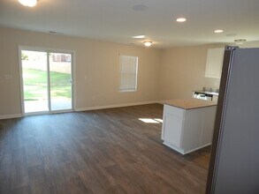 247 Wimbledon Wy in Seneca, SC - Foto de edificio - Building Photo