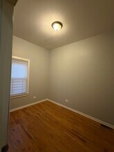 3026 E 80th St in Chicago, IL - Foto de edificio - Building Photo