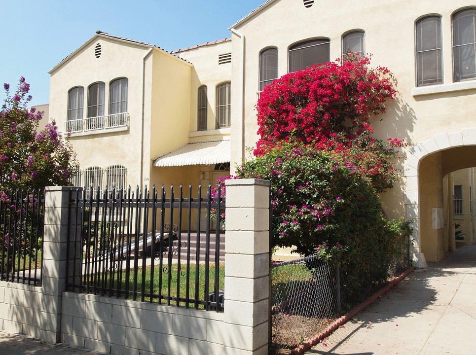 109 S Berendo St in Los Angeles, CA - Foto de edificio