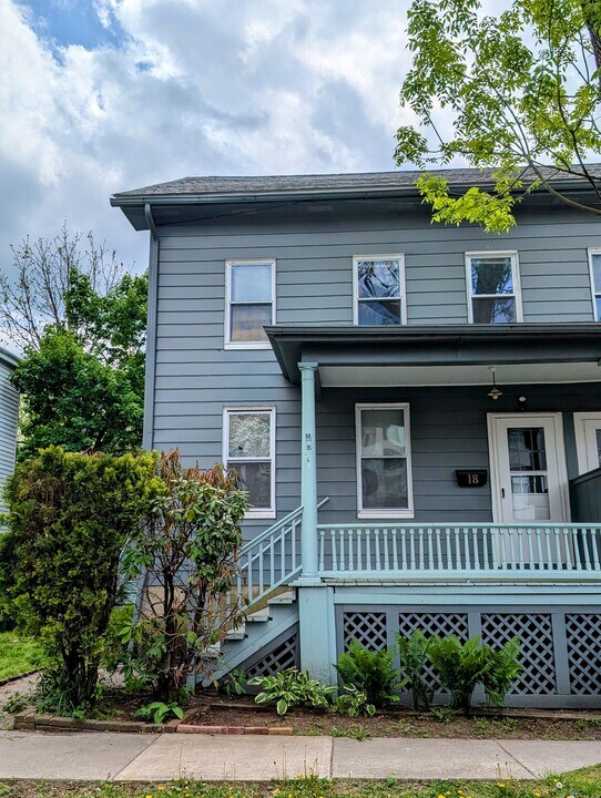 18 4th St, Unit 18 in Frenchtown, NJ - Building Photo