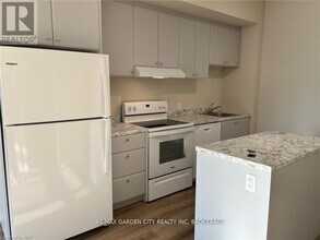 50 Herrick Ave in St Catharines, ON - Building Photo - Building Photo